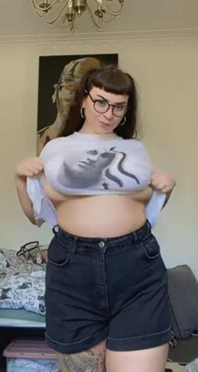 Sun's out, tits out x