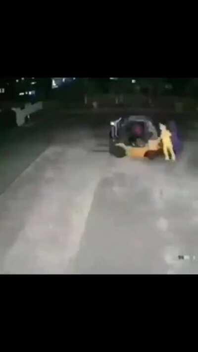 Hola Kbros, el jueves del MCLMI toi de cumple así que si le pueden dar like pa estar en popular un tiempo y poder salir quizás el Moai me saluda, Moai si llegas a ver esto mi nombre es el de mi Reddit y gracias por ser un YouTuber/Streamer Tan bkn