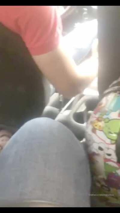 Raissa Barbosa mostrando os peitos no Uber
