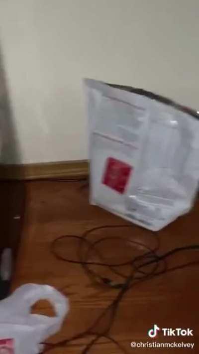 Jerry on his way to kill Tom