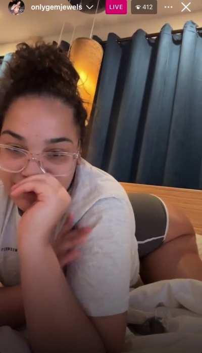 (@onlygemjewels) Arching her Ass on IG Live 6/30/24