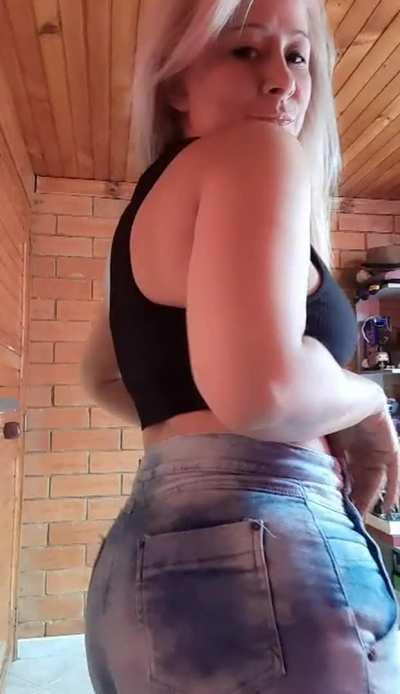 Am I cute enough to capture your attention?😊