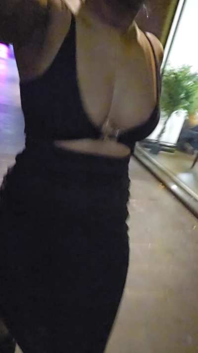 The buckle on this dress had it's work cut out for it 🤭