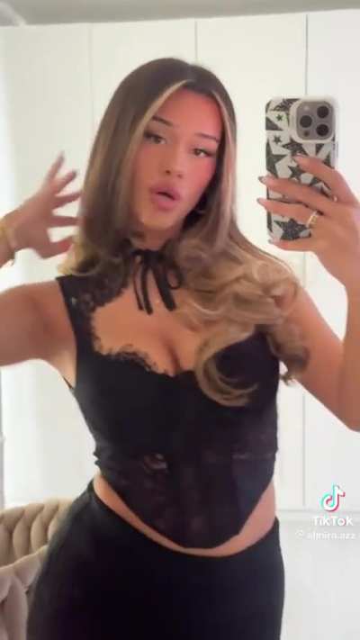 Almira (@almira.azz)