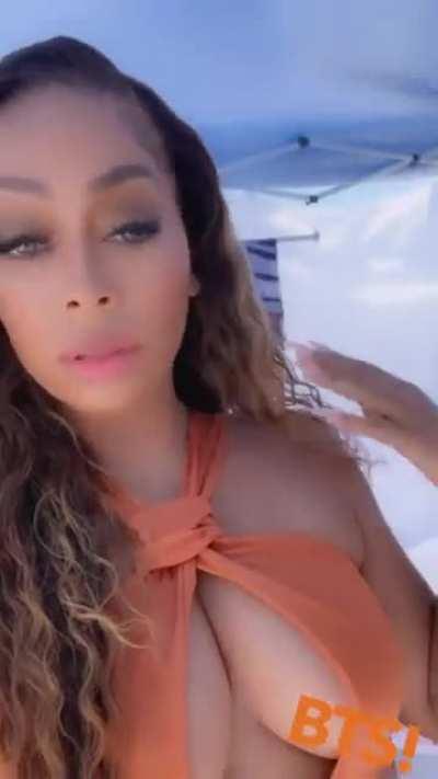 Loving those milf tits