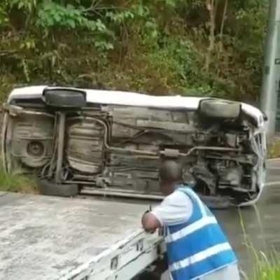WCGW, his head turning like it's the most daily happening 😆