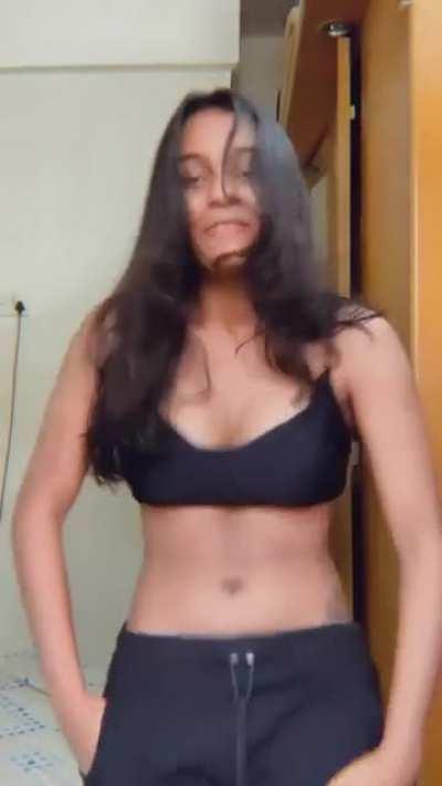 Curvy Babe with Sexy Hip 🔥