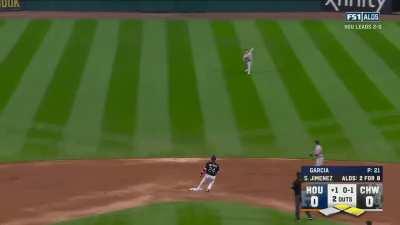 [Highlight] Eloy Jimenez hits a dart up the middle to give the White Sox the lead in Game 3