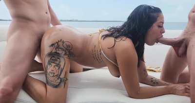 Threesome in da boat while cheating 