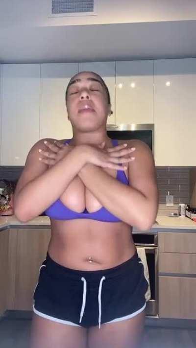 fat ahh tits