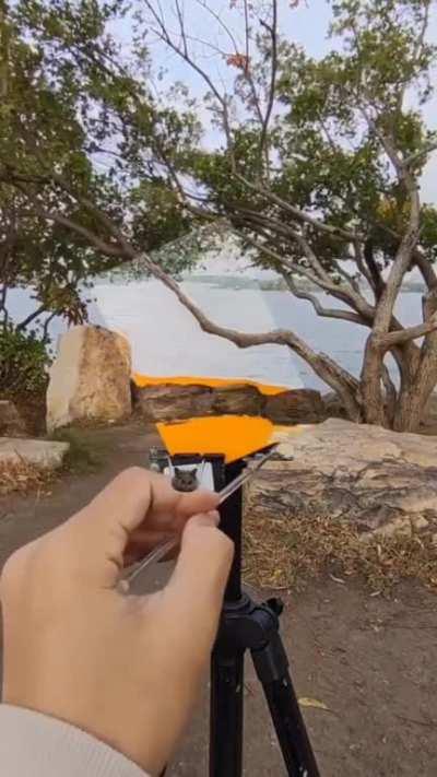 Painting a post it note with a identical background