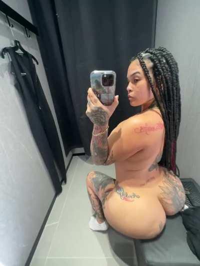 Look at that ass clench