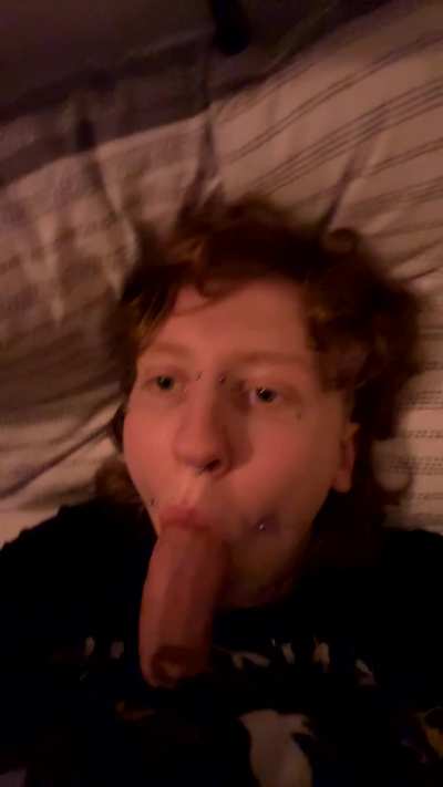 I love showing my friends how I suck dick by sending them videos like this 