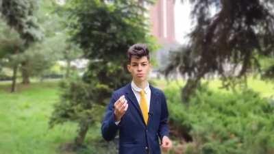 Nu mă pot decide. Ăsta e viitorul Iliescu sau Vadim?