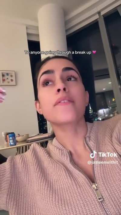 Notice how she said the only thing she loves about Akaash is that he gave her her dream life. Thats why she dodging his kisses😂