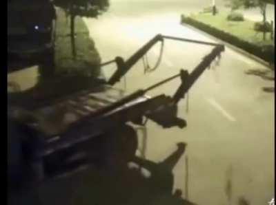 Motorcyclist gets knocked down by chain