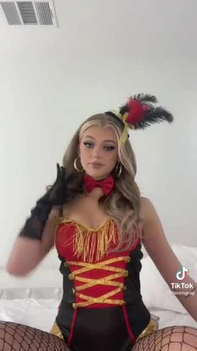 If only the camera was lower 🤤