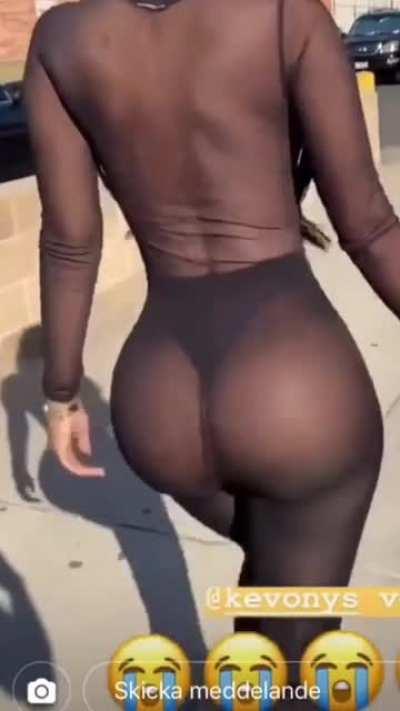 Her cheeks clapping together because they are so fat is mesmerizing...