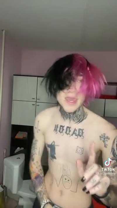 this dude copying all of peeps tattooes, is so weird