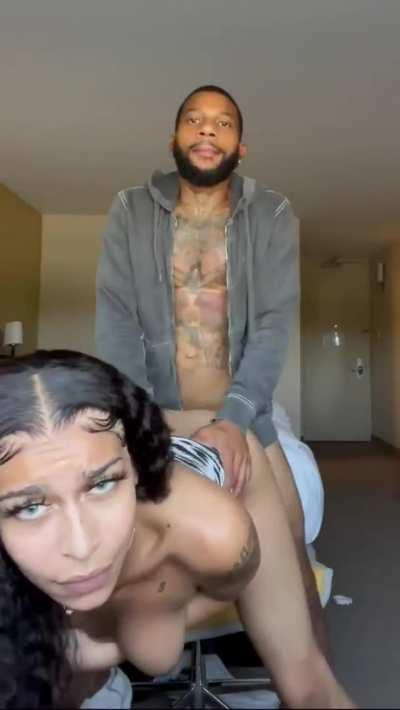 He's piping her down 🍆