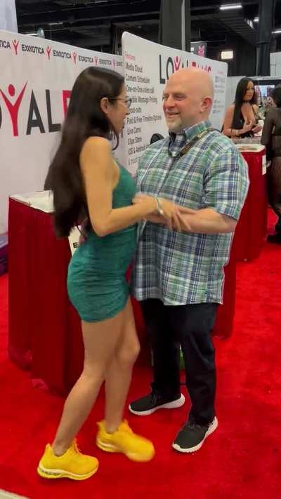 Alex Coal Meeting her Backstage pt 2