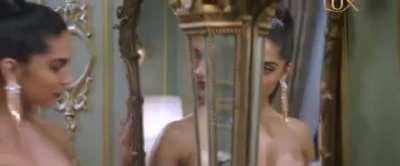 Focus on her feets they are the road to nirvana. Look at her on your Knees & chant Om Deepikay Namah 🛐