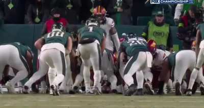 [Highlight] Frankie Luvu jumps over the pile for a second time