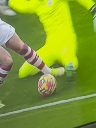 A close-up angle of the Odegaard & Ederson incident