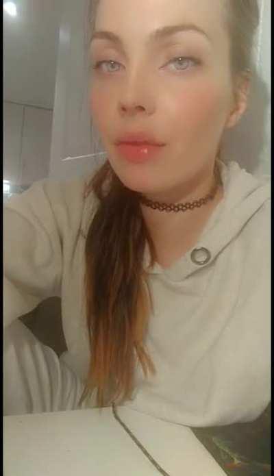 I get a lot of compliments on my lips so I made this gif 😋[F30]