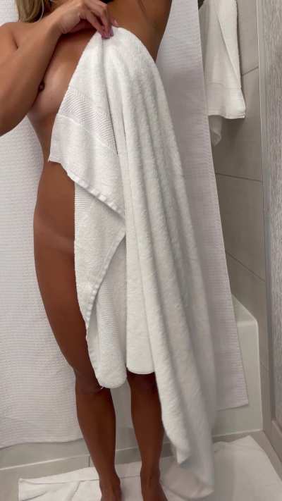 Can a 1980s MILF get your attention