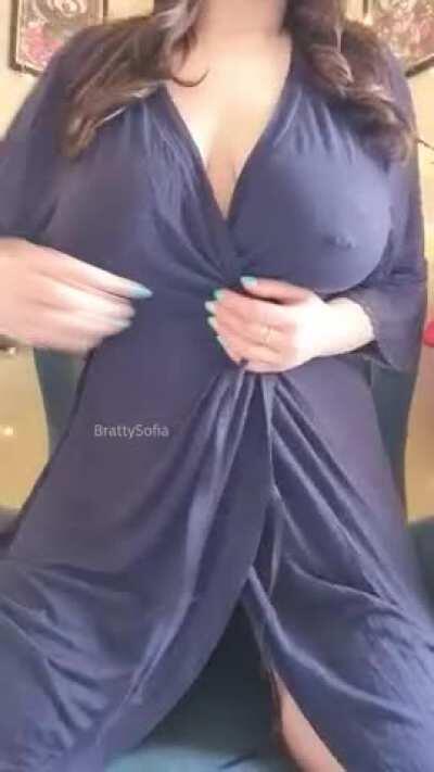 I love showing off my big bouncy boobs