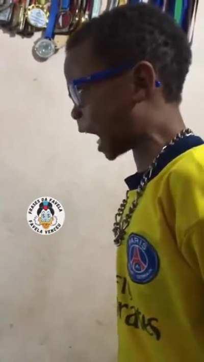 Muca lol sobe a grota, chat minutos depois: