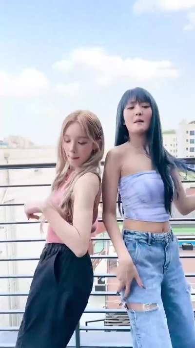 Yuqi With Minnie ♡ (QueenCard)