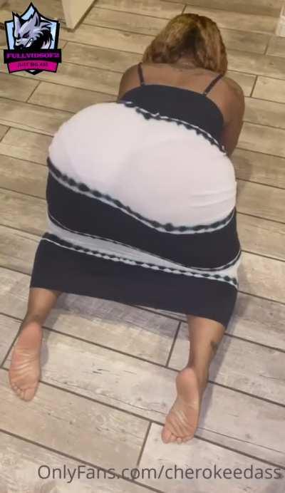 🍑👋🏽Guys look at how her big ass bounces!👋🏽🍑