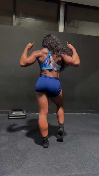 I don’t follow trends if I like a song as a reels ima use it 😂 But this was me after squatting almost 400lbs last night☺️   #bodybuilder #bodybuilding #powerlifter #powerlifting #fitnessmodel #naturalbodybuilding #fitnessmotivation #gymmotivation