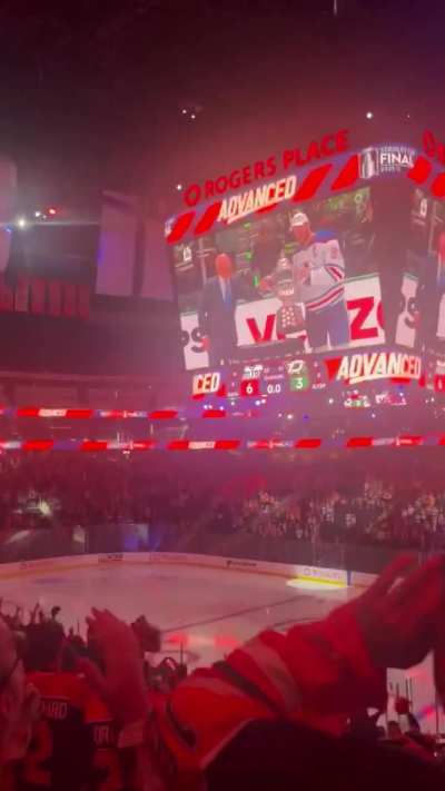 Rogers place live reaction as McDavid touches the Campbell trophy