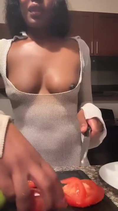Hot ebony nipslip while cooking