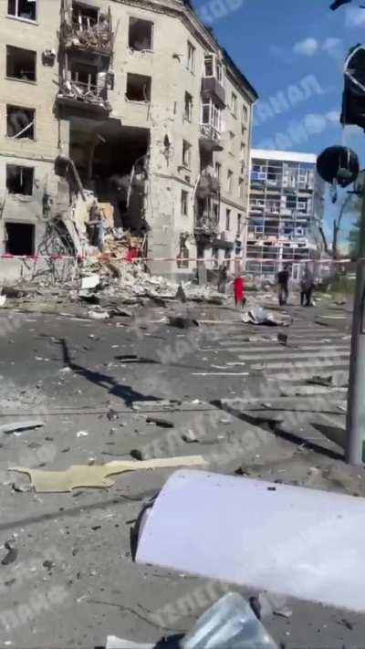 UA POV: Video of a damaged building in Kharkov
