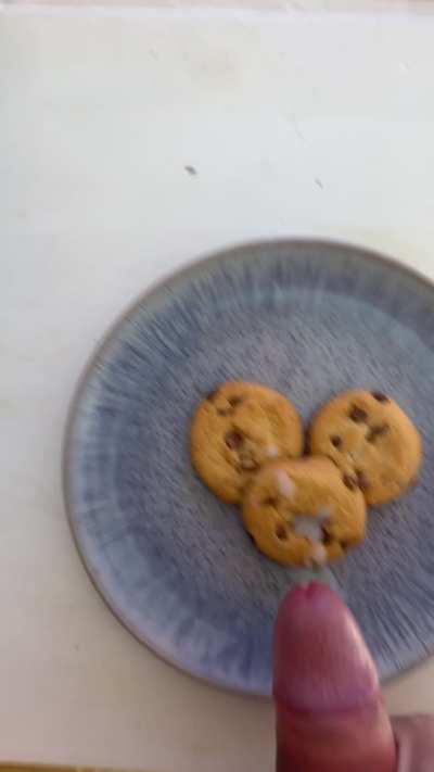 I found the perfect topping for my cookies, it was so damn delicious, but unfortunately it was a bit small. I would be happy about a donation.