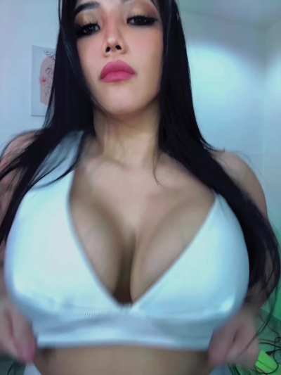 Your best friend finally decides to show you her huge natural tits, what’s your response? [drop]