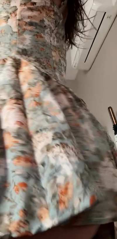 Was machst du wenn ich mein Röckchen für dich hebe? 