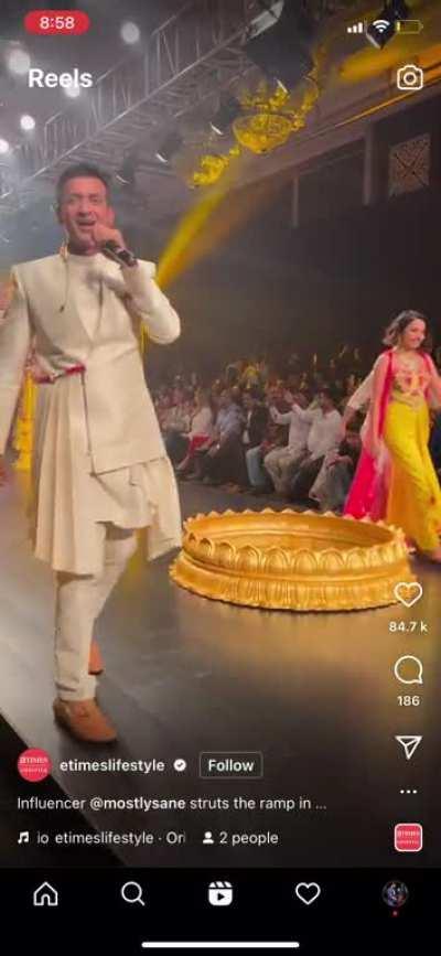 MostlySane walked ramp for archanakocchar! This is the lamest rampwalk I have ever seen someone doing. Thoughts?