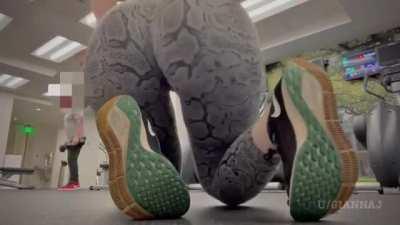 I proved once and for all that nobody is looking at you when you’re at the gym [gif]