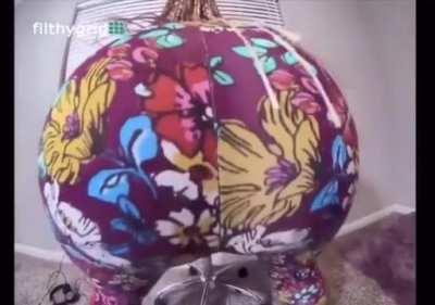 @MkayBella farted so much she shitted on her self all around her big ass bootyhole