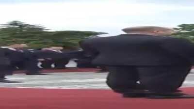 Здравейте от отдавна не съм ползвал Reddit и се върнах че ми е скучно без да ъпвоутвам постове и реших да постна този клип защото разбрах че сте качвали wide boiko walking ето тука един друг клип по добър I present to u Wide Rumen Radev walking meme