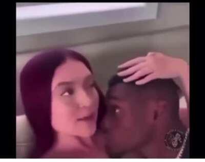 She caught bro in 4K