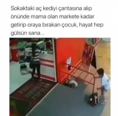 Ne güzel söylemiş şair; gülmeyi çocuklar icat etti, bizler tüketiyoruz.