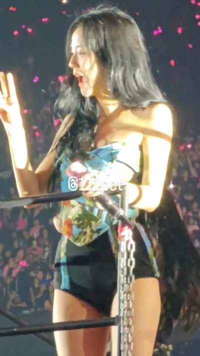 Jisoo's fat pussy always on display 🤤