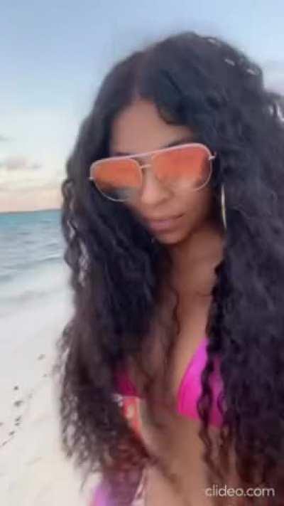 Ashanti, hot mama. 🥵🥵