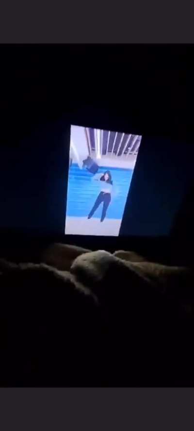 Who is this asian girl getting fucked to momo